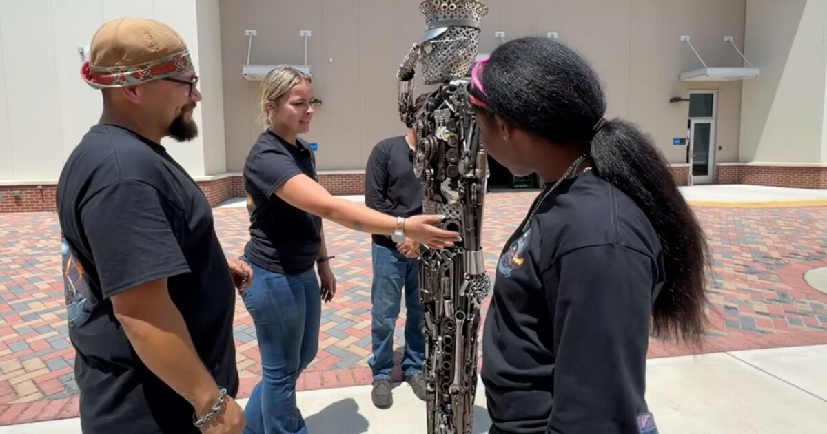 How these welding students are 'honoring those that never came home'