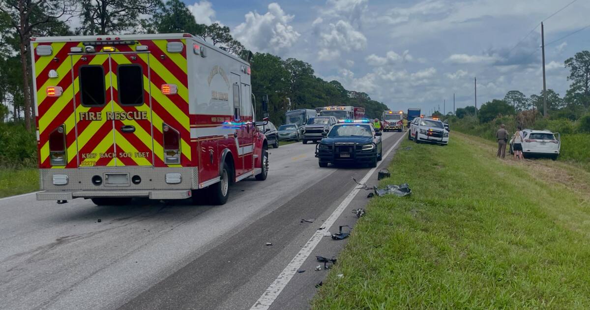 Crash in Palm City injures 2, closes roads