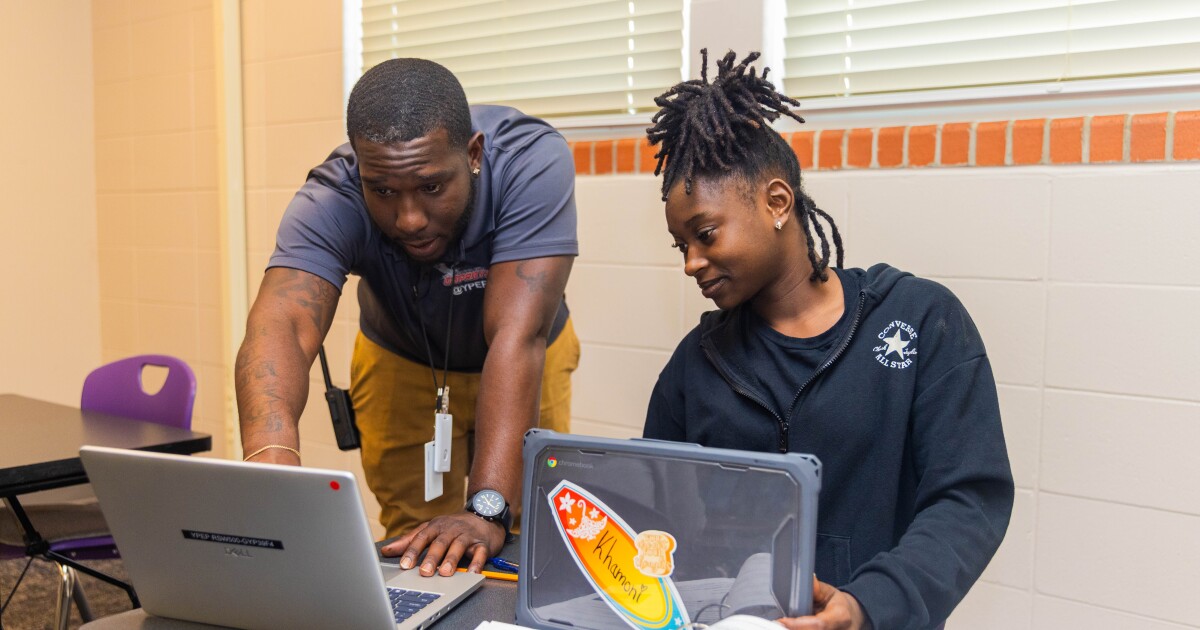Fort Myers Young Parents program helps teens raising children stay in school | WGCU News
