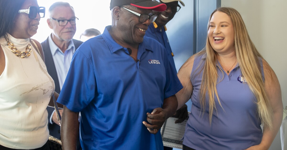 ‘I’m over the hump now’-- Vietnam War veteran receives new home in Dunbar | WGCU News