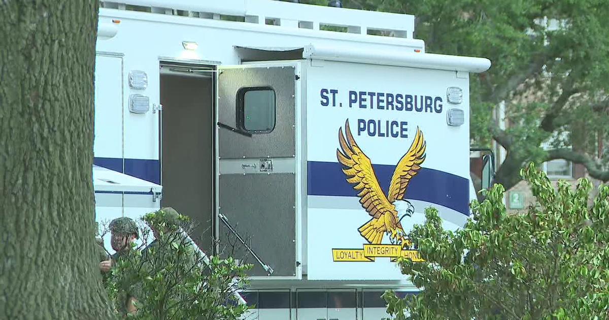 Man barricaded in apartment after making threats to St. Pete Police: SPPD