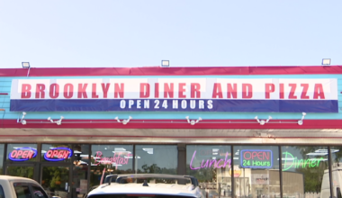 No matter what time of day or night, Tampa diner aims to deliver the perfect slice of New York-Style pizza