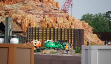 Bigger walls have been installed past the previous walls near the exit of Big Thunder Mountain, which blocks Piston Peak construction from guest view.