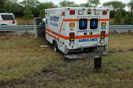 AMBULANCE DRIVER, PARAMEDIC HURT IN I-275 COLLISION - ST. PETERSBURG , FLORIDA | Firefighter Close Calls