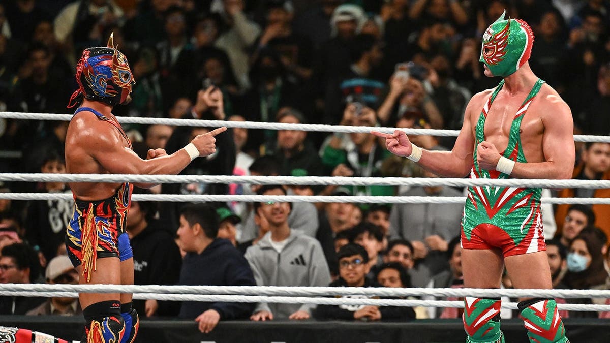 El Grande Americano facing off against El Grande Americano in WWE Royal Rumble match