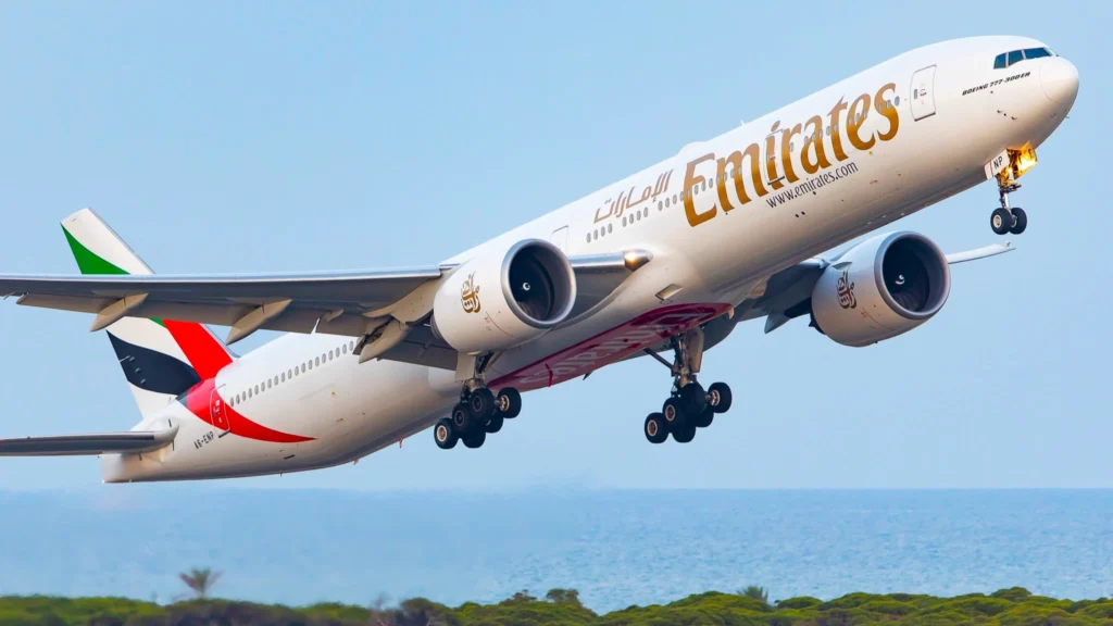 Emirates 777 Pilots Failed to Land Twice, Later Declared Emergency at Miami