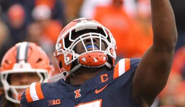 Illinois Fighting Illini linebacker Gabe Jacas