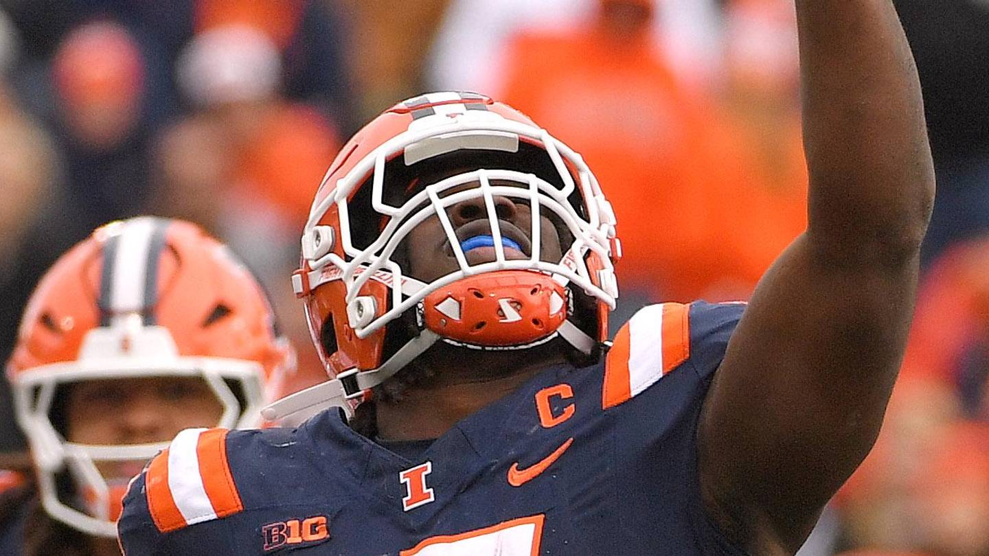 Illinois Fighting Illini linebacker Gabe Jacas