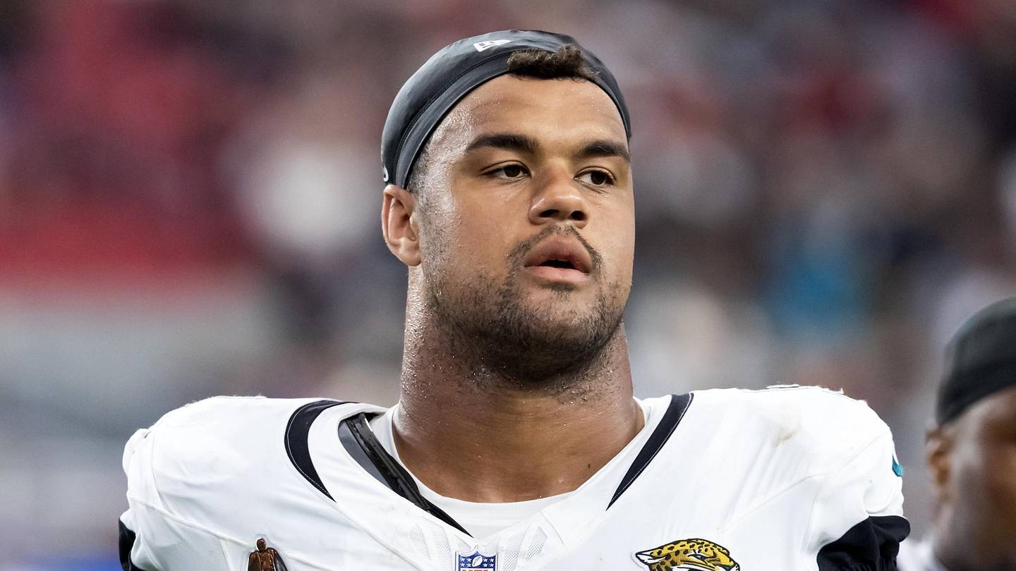 Nov 23, 2025; Glendale, Arizona, USA; Jacksonville Jaguars defensive tackle Arik Armstead (91) against the Arizona Cardinals at State Farm Stadium.
