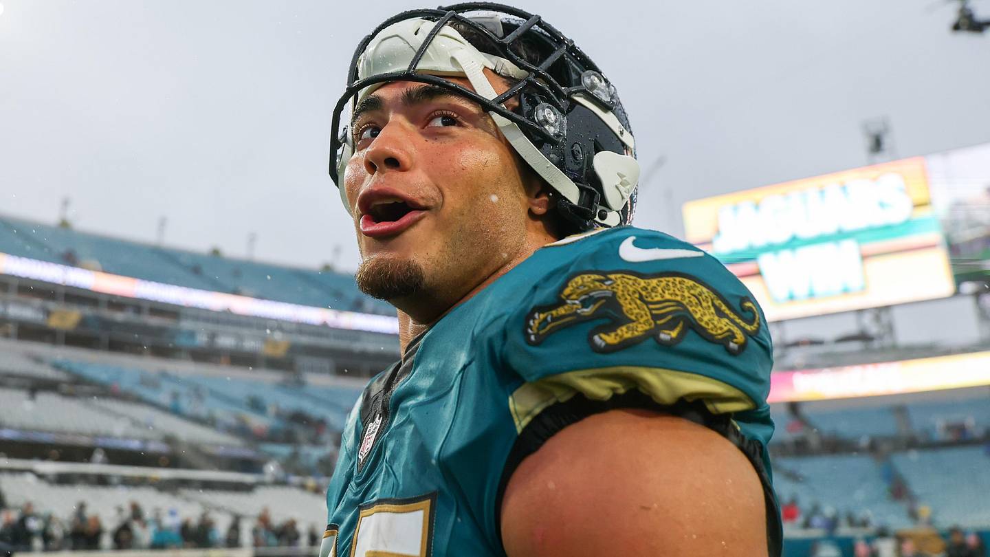1Dec 7, 2025; Jacksonville, Florida, USA;  Jacksonville Jaguars tight end Brenton Strange (85) leaves the field following a game at EverBank Stadium.