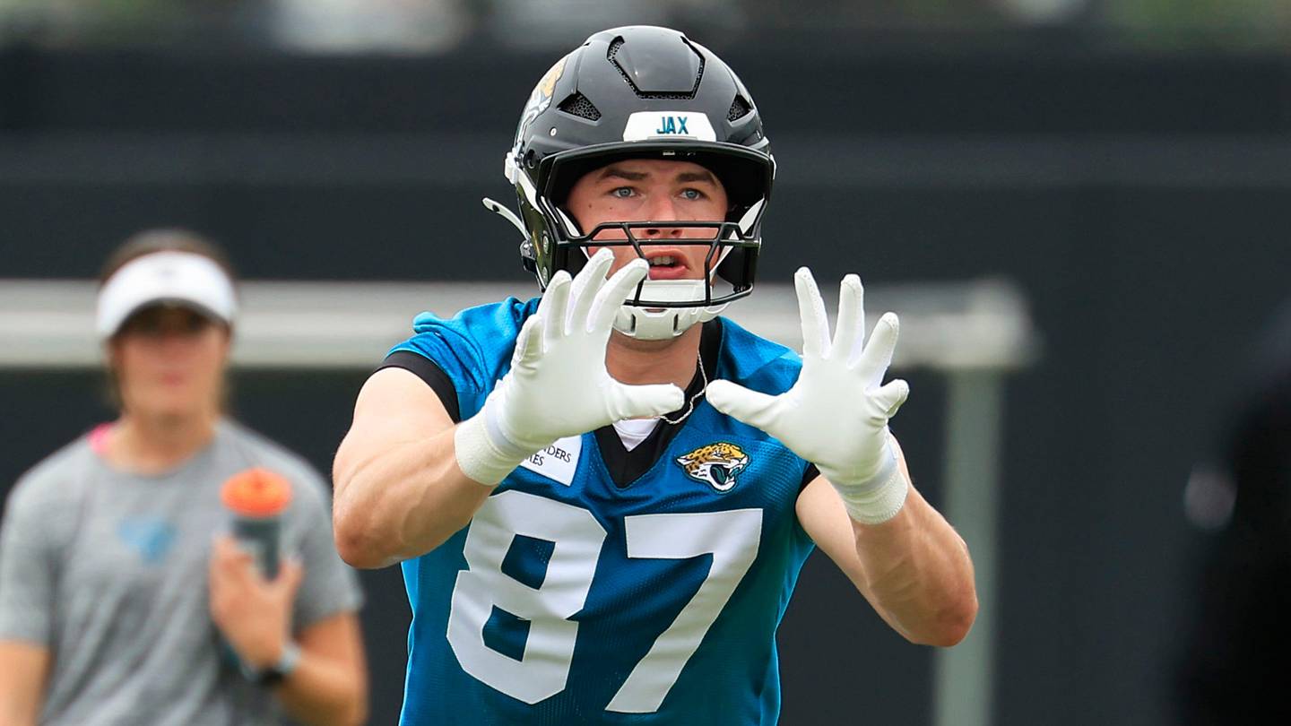 Jacksonville Jaguars tight end Nate Boerkircher (87) catches a pass during rookie minicamp at the Miller Electric Center, Saturday, May 9, 2026 in Jacksonville, Fla. Today was the second of a three day camp concluding Sunday.