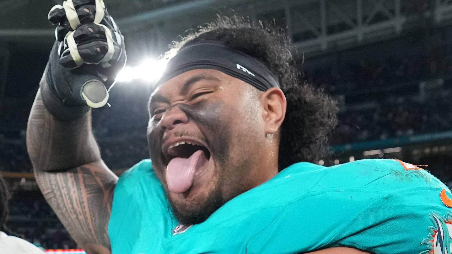 Miami Dolphins guard Jonah Savaiinaea