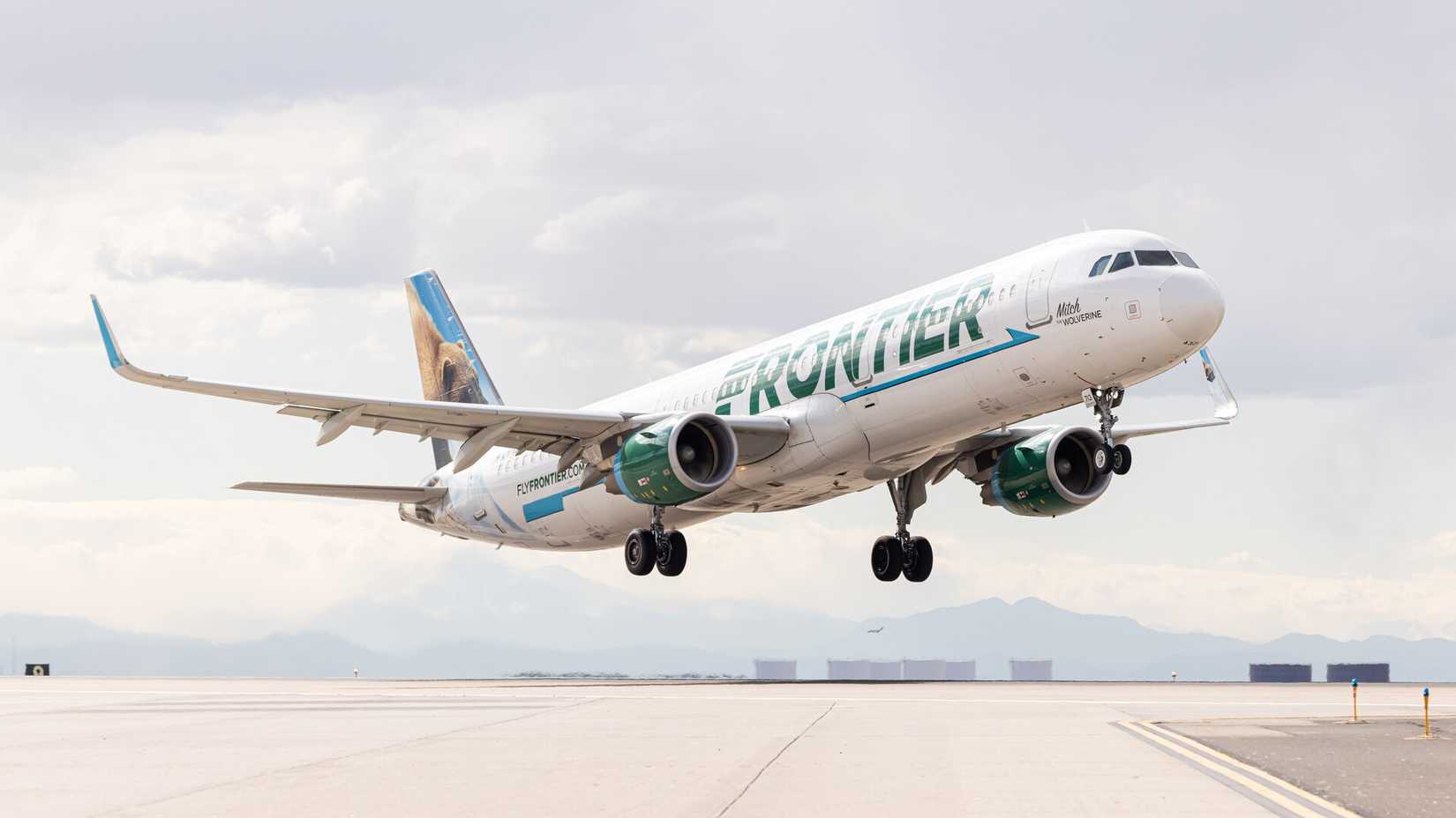 Frontier Airlines Airbus A321 taking off at Denver