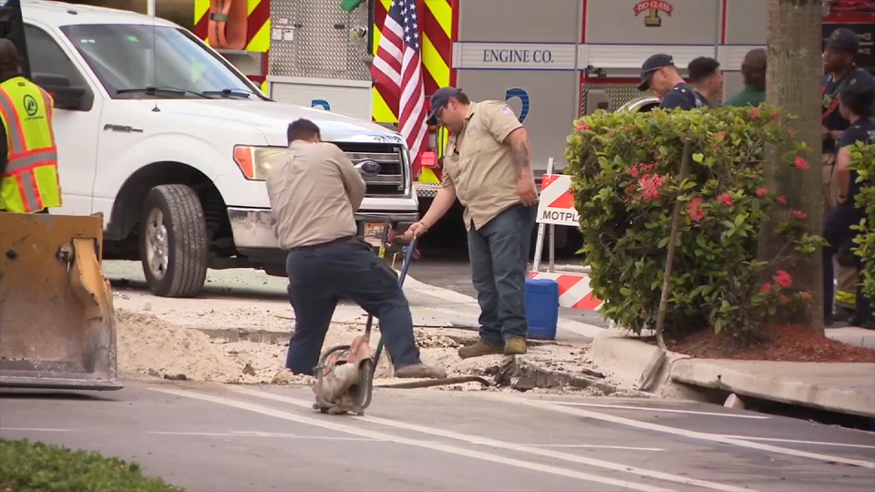 Crews work to fix gas leak in Fort Lauderdale, shutting down EB lanes of Las Olas Blvd. - WSVN 7News | Miami News, Weather, Sports