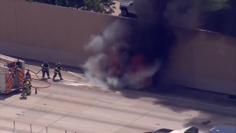 Car catches fire on I-95 in NW Miami-Dade, leading to NB lane closures near NW 95th St. - WSVN 7News | Miami News, Weather, Sports