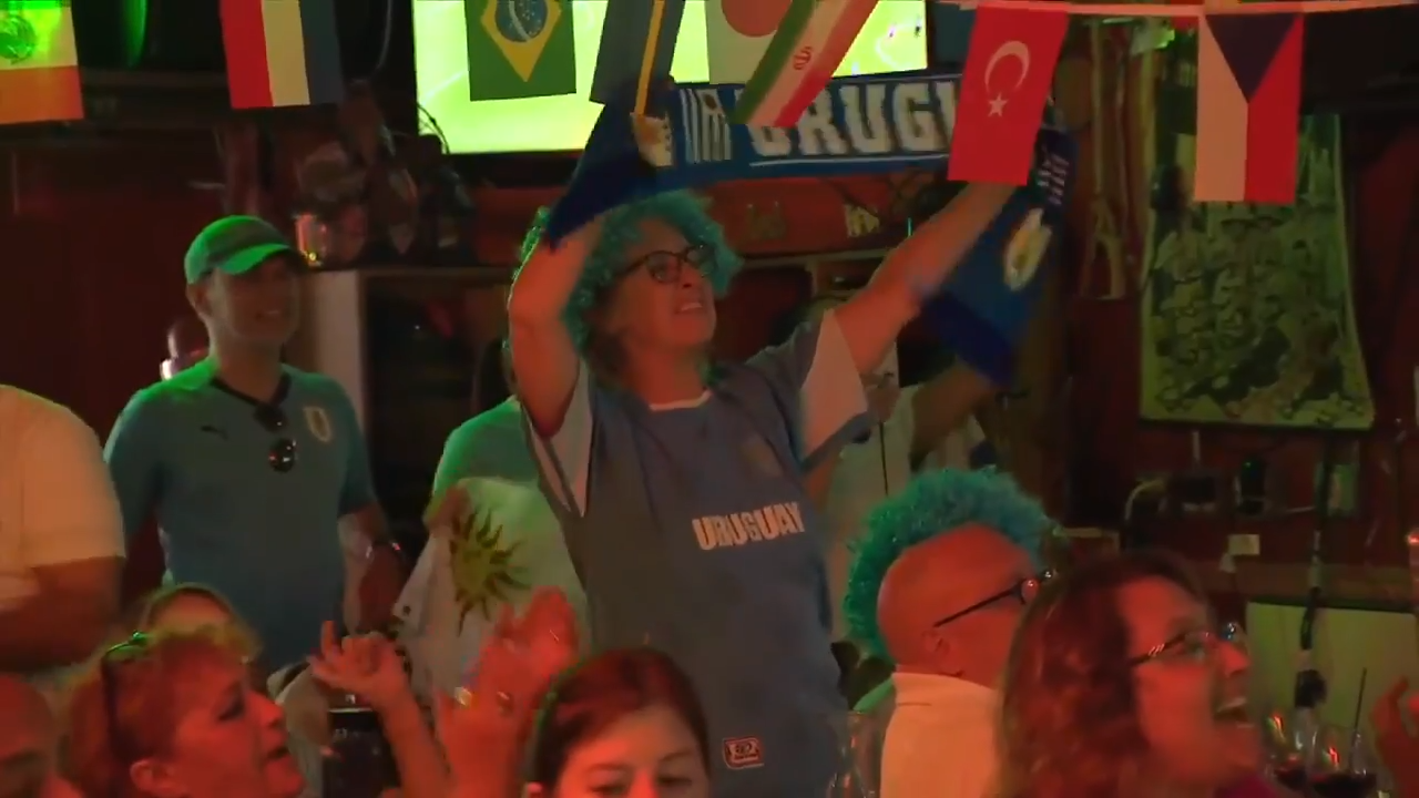 Uruguayan fans cheer on their team, remain hopeful after match against Saudi Arabia ends in 1-1 draw - WSVN 7News | Miami News, Weather, Sports