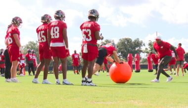 Tampa Bay Buccaneers linebackers go through drills on Tuesday. (Spectrum Sports 360/Katherine Smith)