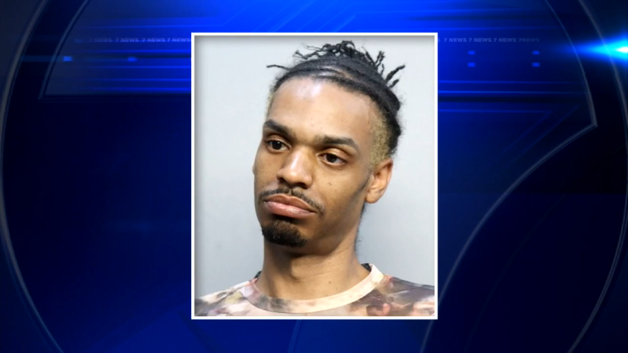 Man arrested for refusing to leave hotel, getting into dispute with staff in Miami Beach - WSVN 7News | Miami News, Weather, Sports