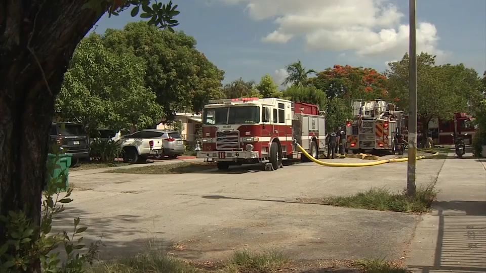Family of 4 displaced from their Miami home after flames erupt inside - WSVN 7News | Miami News, Weather, Sports