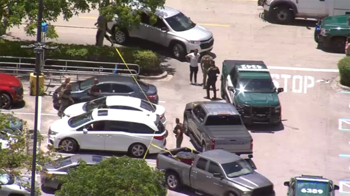 Man hospitalized after shooting outside North Lauderdale Walmart, BSO says – NBC 6 South Florida