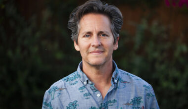 Globetrotting indie-folk songwriter Josh Rouse plays intimate St. Pete concert at Kerouac house