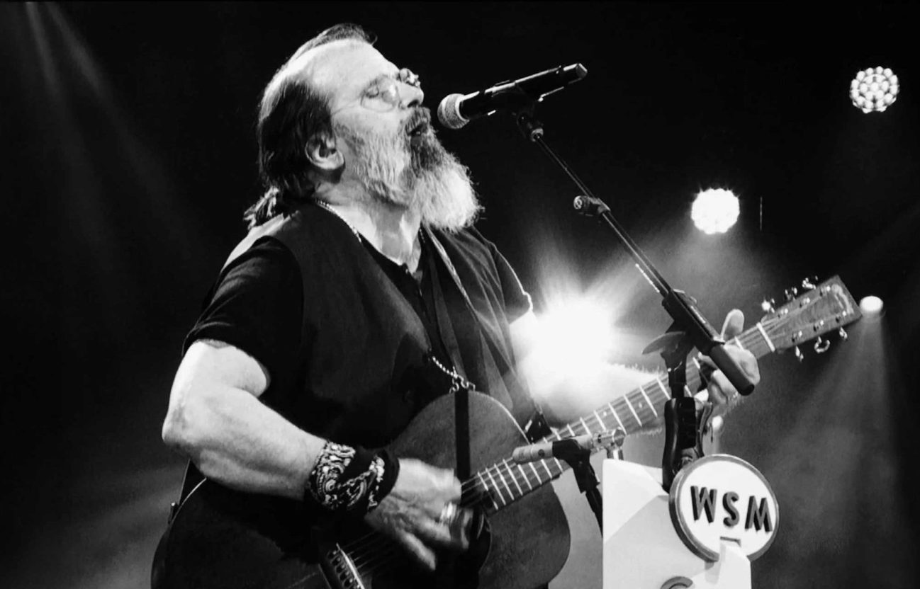 Maverick musical icon Steve Earle sure to wake up sleepy Mount Dora this Sunday