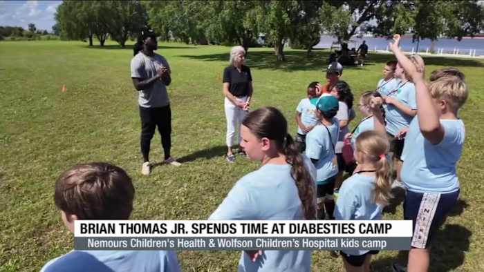 Jaguars WR Brian Thomas Jr. spends morning with children at the Jacksonville DiaBesties Camp