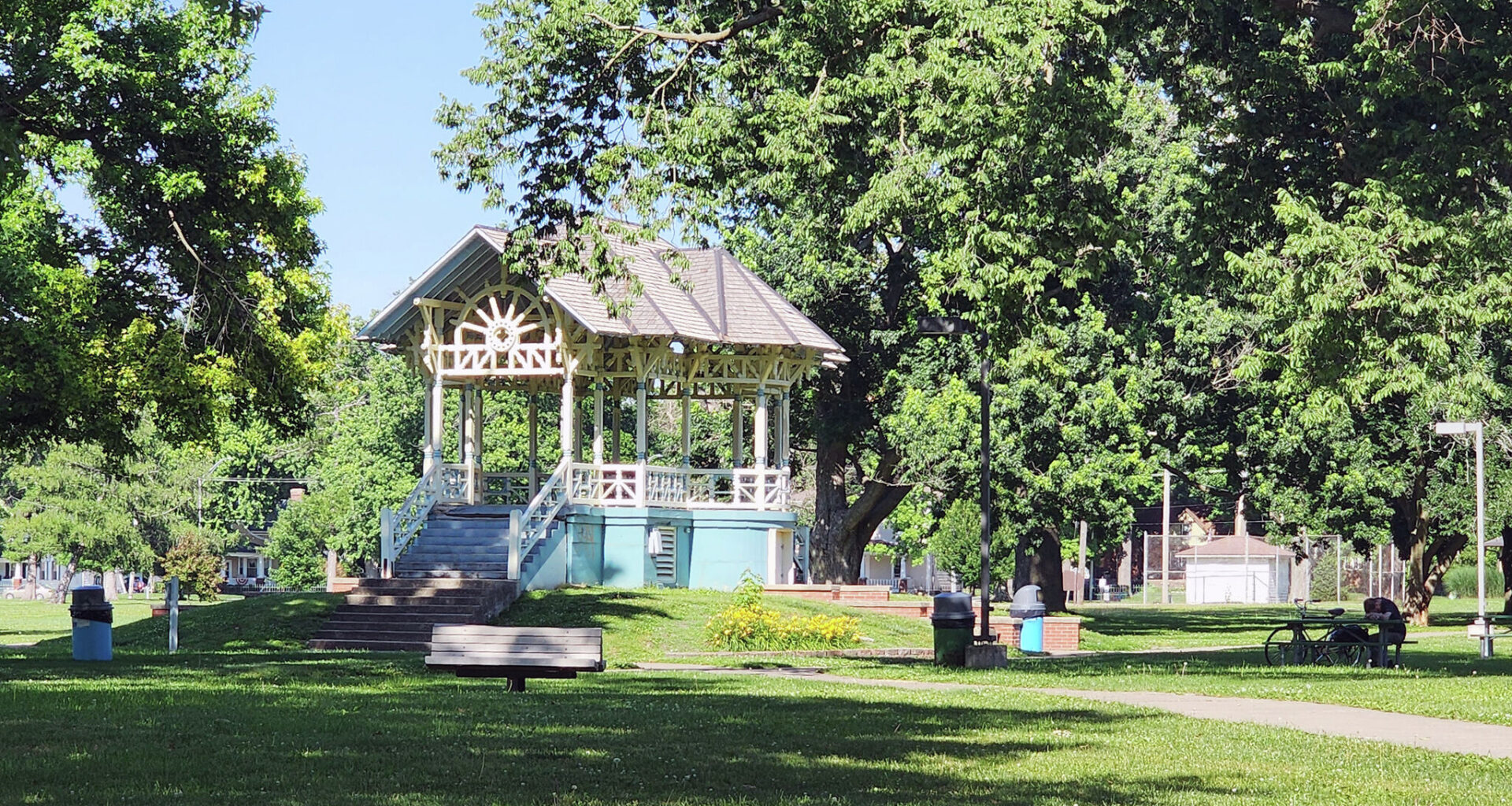 Aside from a lone bicyclist taking a break, the area around Community Park's big bandstand was quiet on a recent afternoon. That should change Sunday evening, when Pilot Club of Jacksonville opens its summer concert series with a performance by Land of Lincoln Chorus.