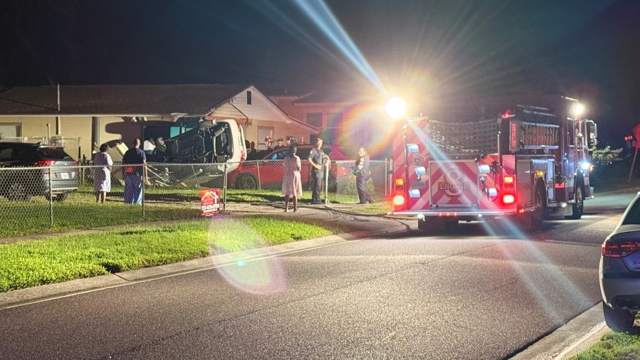 Video shows driver fleeing after stolen car crashes into St. Pete home, catching it on fire: SPFR