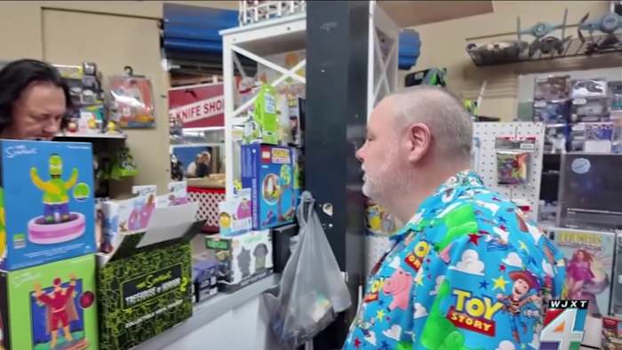 ‘Extremely sad’: Jacksonville residents react to planned closing of Pecan Park Flea Market this fall