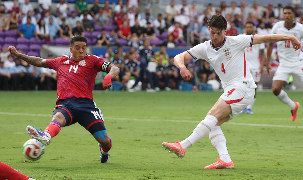After weather delay, England routs Costa Rica in final World Cup tuneup
