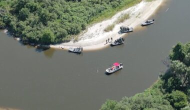 2 dead, 1 person remains missing after airboat capsizes in Florida