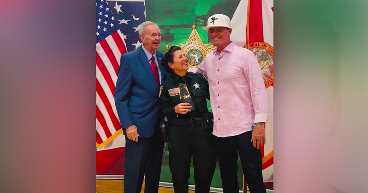 Rapper Vanilla Ice surprises Florida deputy at awards ceremony