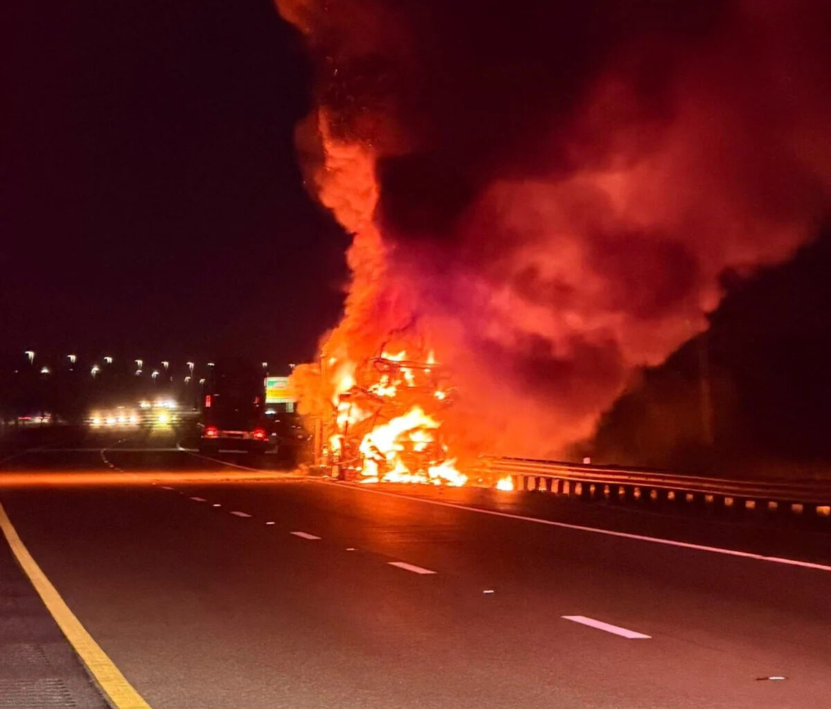 Electric-car fire shuts down Florida's Turnpike for hours