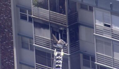 2 injured during apartment building fire in North Miami Beach