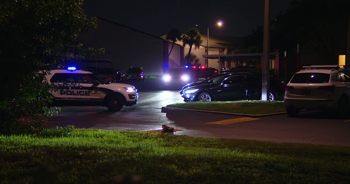 St. Pete apartment complex shooting leaves man critically injured; police investigating