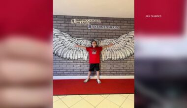 Jacksonville Sharks, Jaguars legends host youth football camp benefiting childhood cancer research