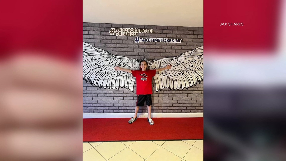 Jacksonville Sharks, Jaguars legends host youth football camp benefiting childhood cancer research