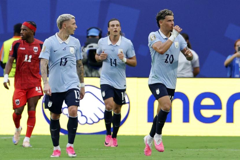 Uruguay's Maxi Araujo celebrates scoring their first goal Uruguay's Maxi Araujo celebrates scoring their first goal