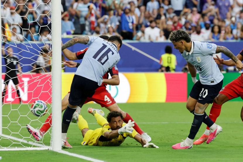 Uruguay's Maxi Araujo scores a goal that was later disallowed as Cape Verde's Vozinha reacts Uruguay's Maxi Araujo scores a goal that was later disallowed as Cape Verde's Vozinha reacts