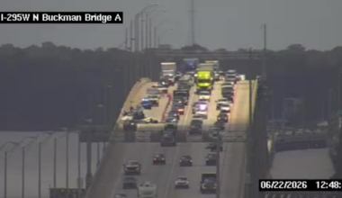 Lanes reopen after boat comes off trailer on Buckman Bridge