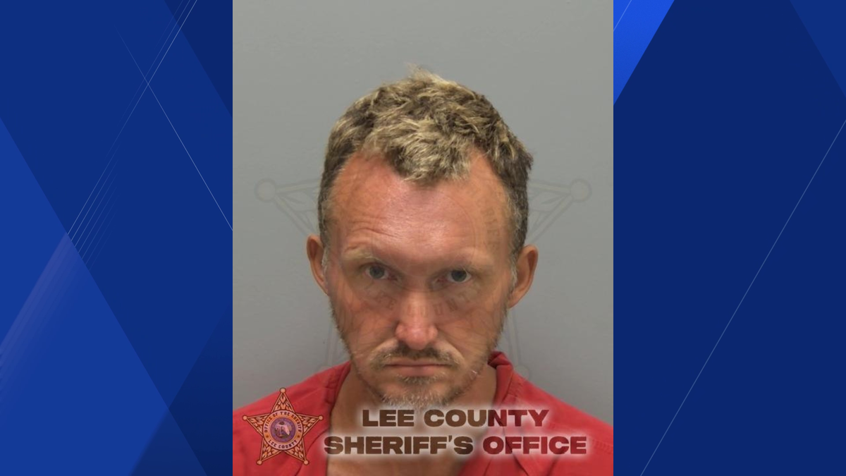 Florida man accused of exposing himself while staring at woman in plaza