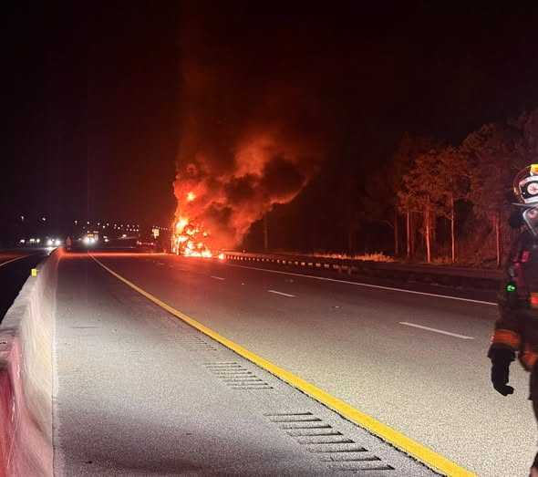 Southbound lanes reopen on Florida's Turnpike after semi-truck fire Southbound lanes reopen on Florida's Turnpike after semi-truck fire