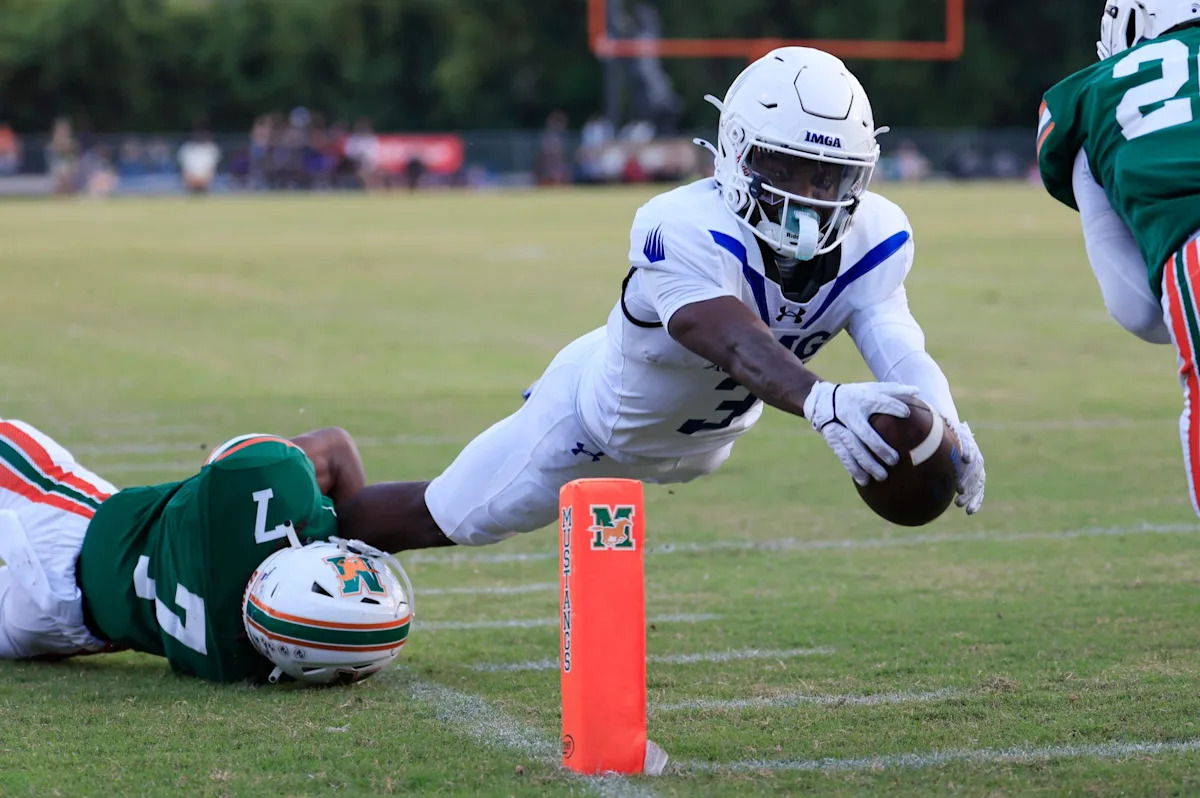 Florida football turns up the pressure on elite recruit with multiple Gators players getting involved