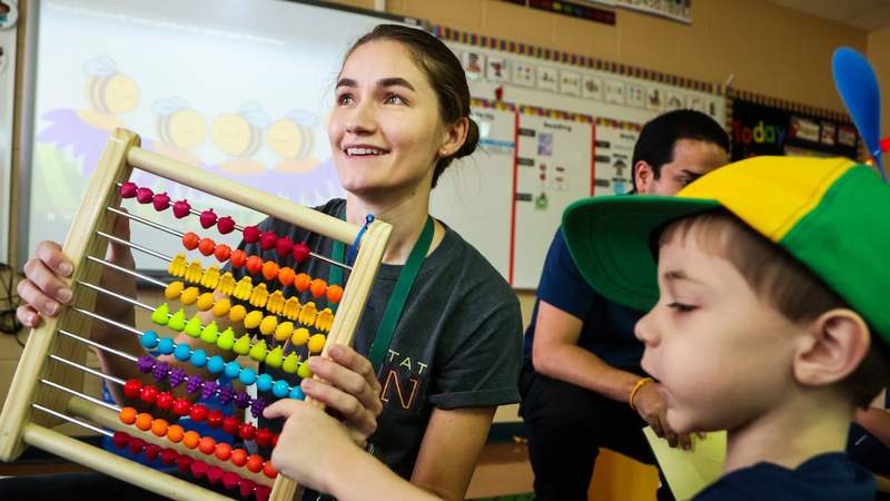 Florida graduates, want a career with purpose? Try teaching