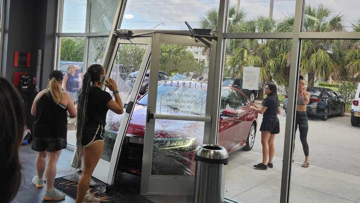 Car crashes into front doors of Cape Coral gym; no injuries reported