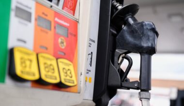 Florida gas prices falling after Iran deal to open Straight of Hormuz announced