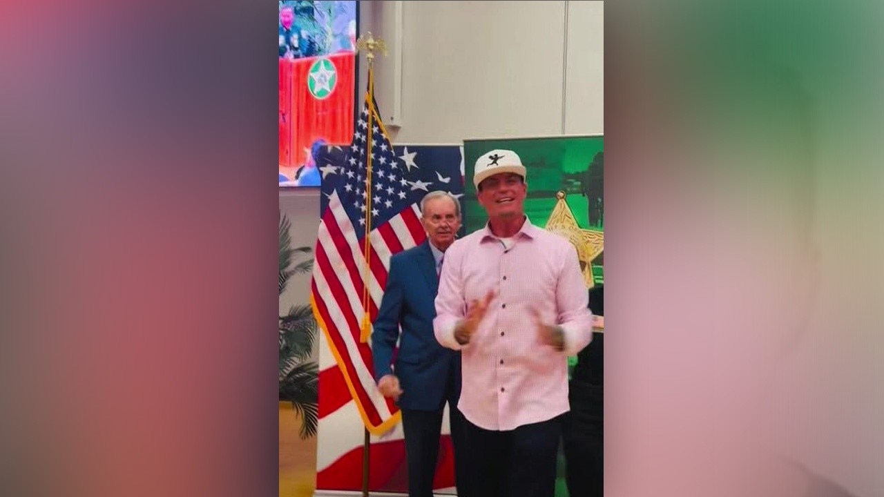 Vanilla Ice surprises Florida deputy at retirement ceremony