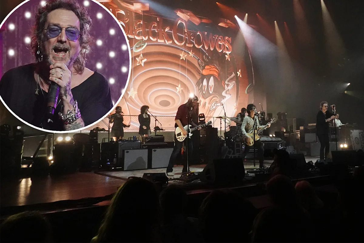 Black Crowes singer Chris Robinson booed after mocking Florida fans’ ‘USA’ chant