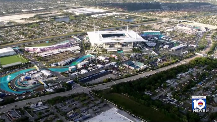 Shuttles offer fast, free way to get to World Cup
